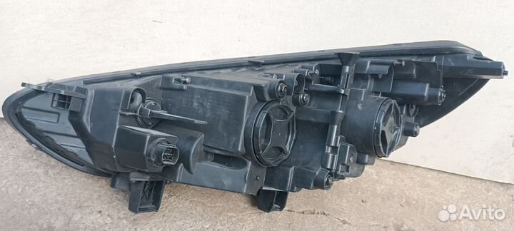 Фара правая на Hyundai sonata 7 LF