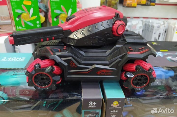 Радиоуправляемый танк, стреляющий водяными пулькам