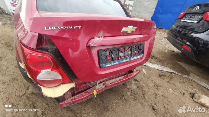 Chevrolet Aveo T300 седан крышка багажника