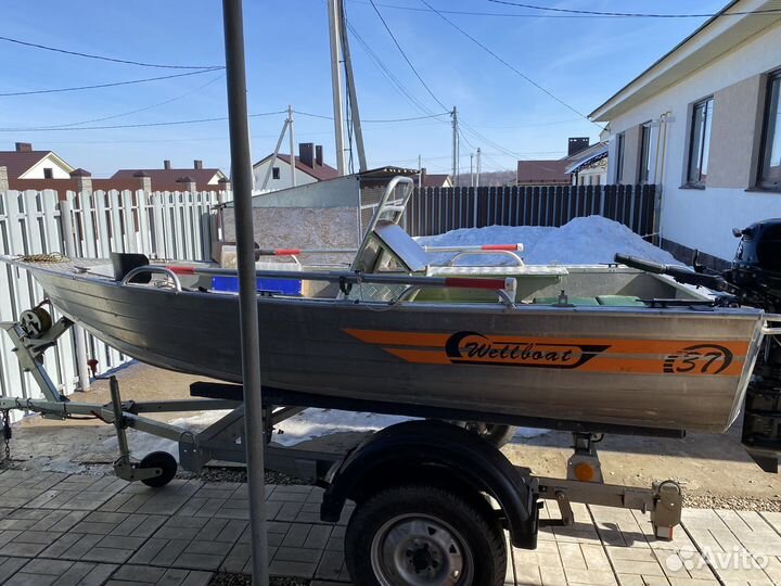 Вельбот 37