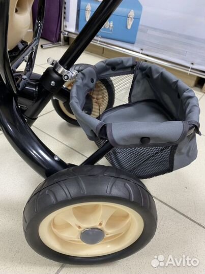 Трехколесный велосипед с ручкой