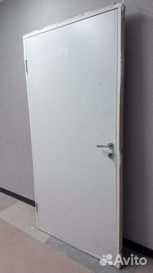 Дверь белая новая