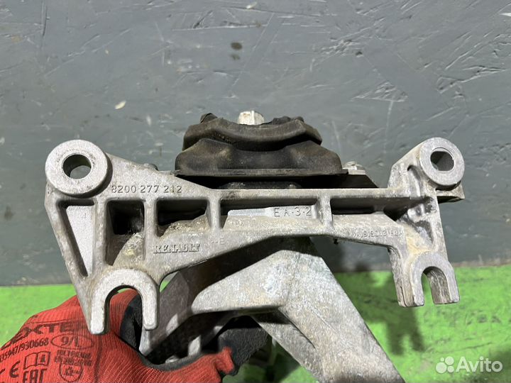 Кронштейн кпп с подушкой Renault Megane 2 седан 1