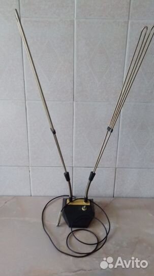 Антенна телевизионная комнатная