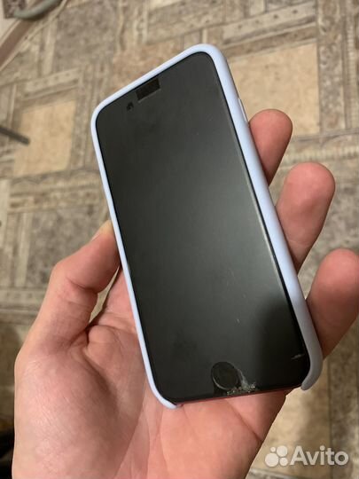 Продам iPhone 8