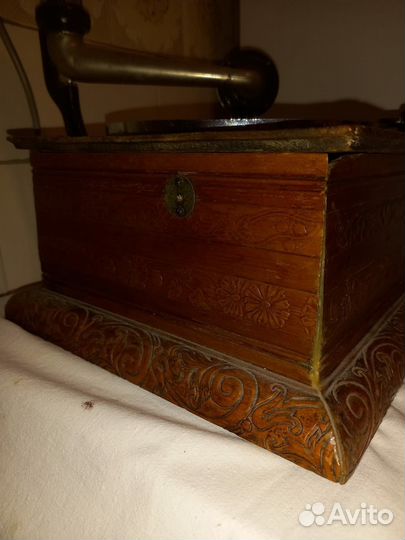 Старинный граммофон