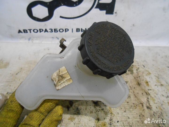 Бачок тормозной жидкости R2 2.2 л Nissan Vanette