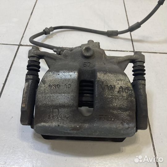 Суппорт передний правый Volkswagen Golf Mk7 (2012—