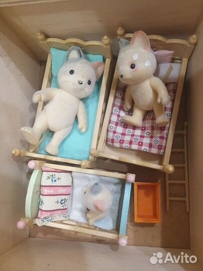 Кукольный домик с мебелью