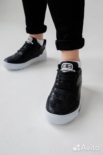 Кроссовки женские