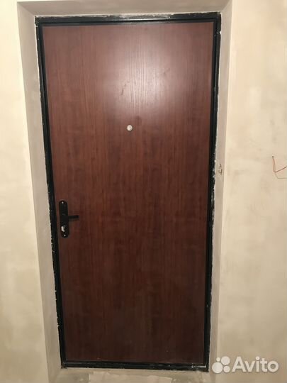 Дверь входная металлическая от застройщика