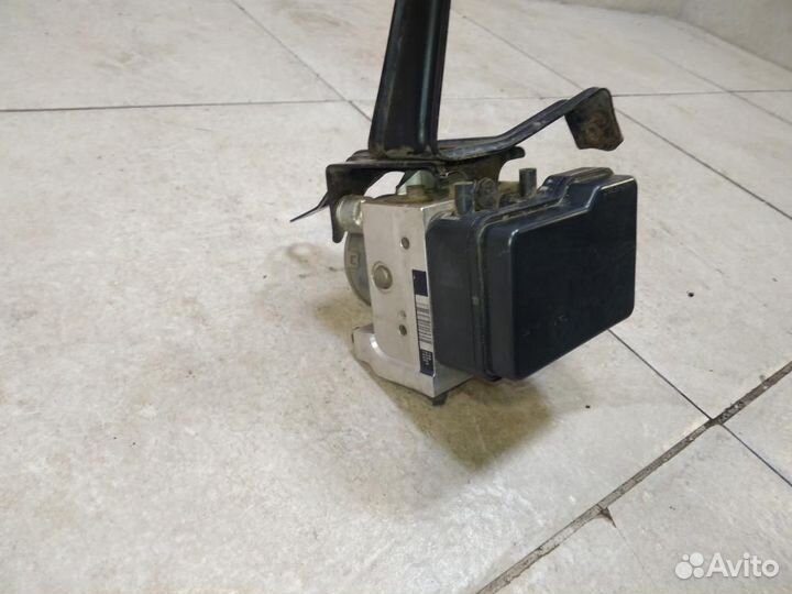 Блок ABS Toyota Mark X DBA-GRX120