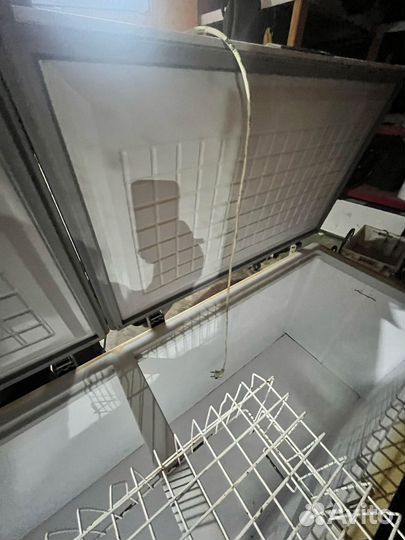 Морозильный ларь с глухой крышкой