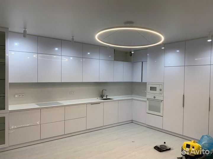 Столешница острова из искусственного камня