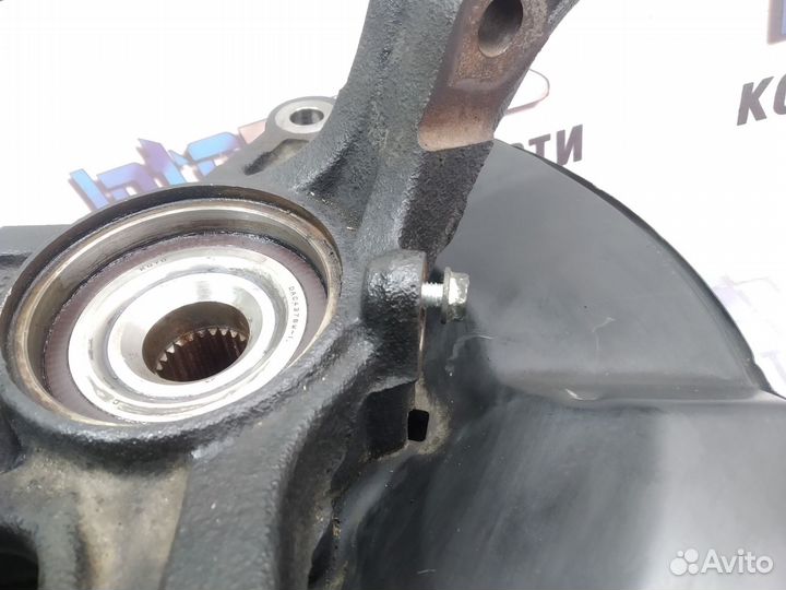 Поворотный кулак передний правый Honda Civic 8 4D