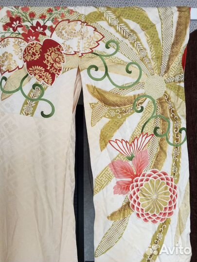 Японское кимоно фурисодэ