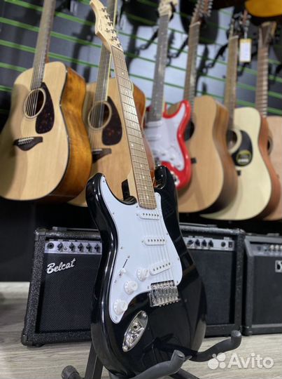 Caraya E200LF-BK для левши электрогитара