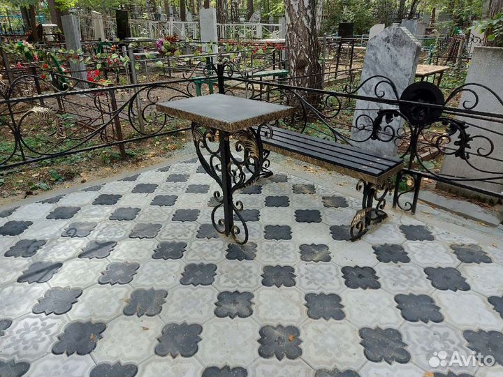 Кованые ограды, кресты, памятники