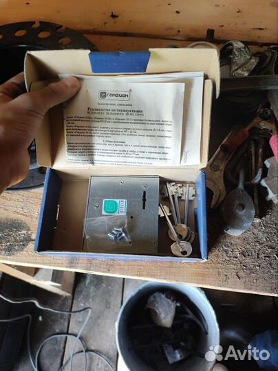 Замок дверной