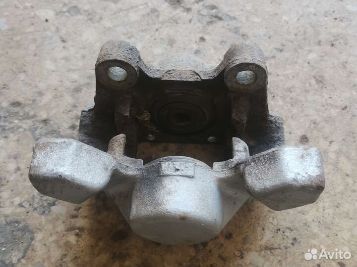 Задний суппорт левый правый Opel Vectra B