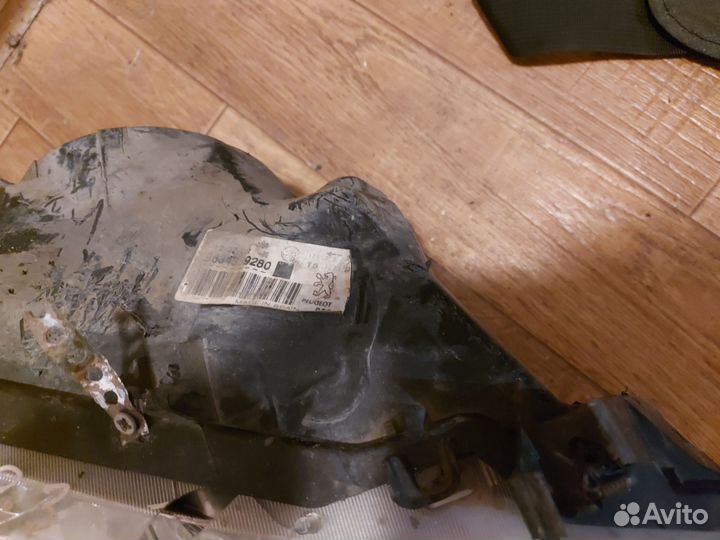 Фара передняя правая 307