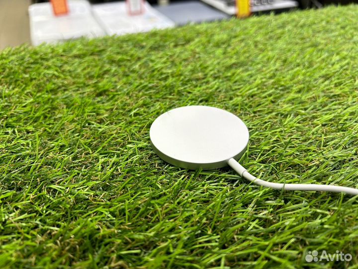Беспроводное зарядное устройство Apple MagSafe
