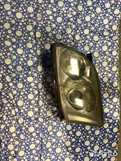 Фары Toyota Avensis 2003