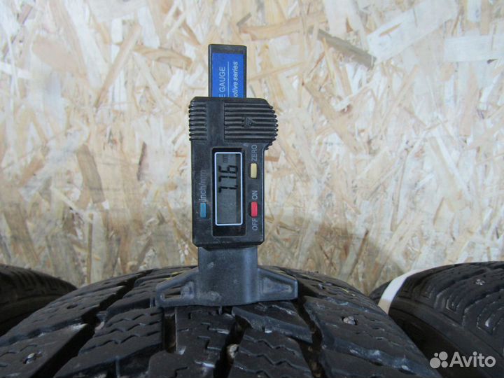 Kumho Power Grip KC11 215/60 R17