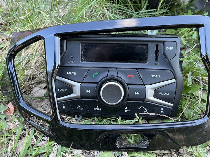 Магнитолу на Весту Кросс. Новая