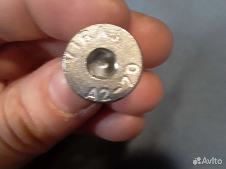 Винт с потайной головкой