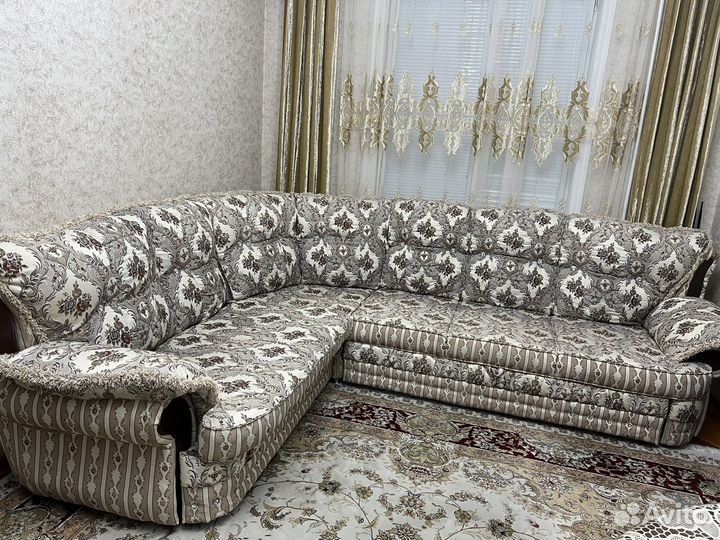 Угловой диван и кресло