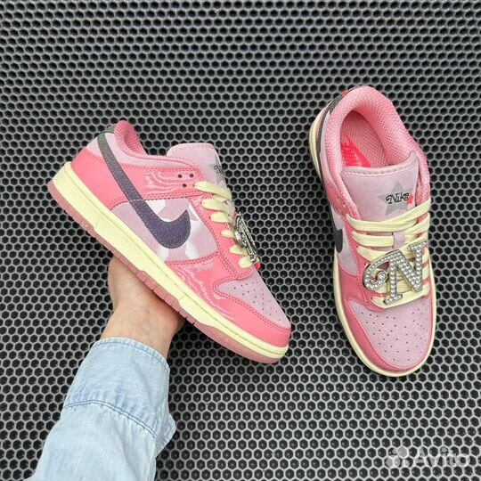 Nike Dunk Low Barbie
