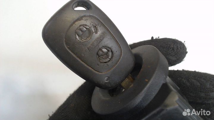 Замок зажигания Nissan Primastar, 2004