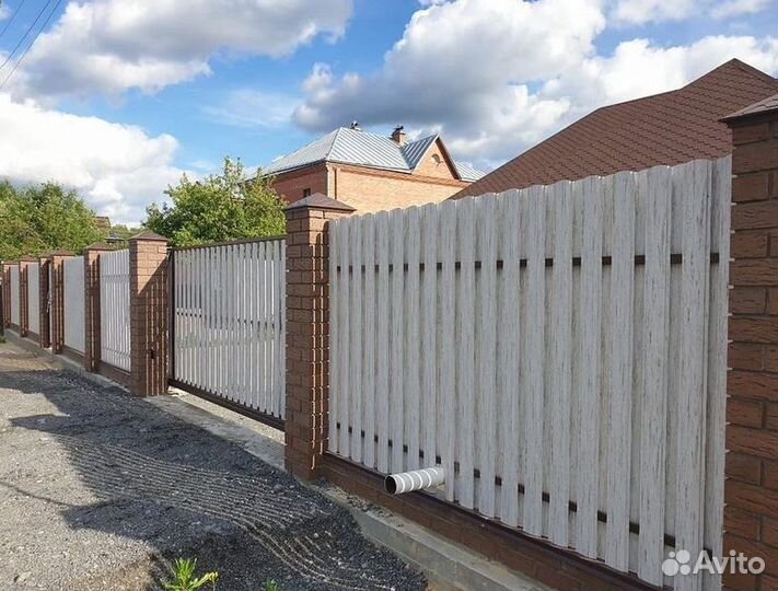 Забор из евроштакетника