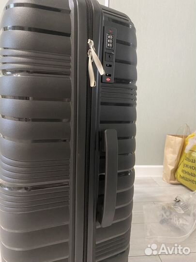 Чемодан размер М