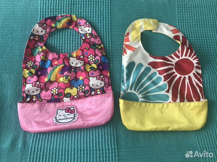 Слюнявчик и футляр для пустышек jujube Китти