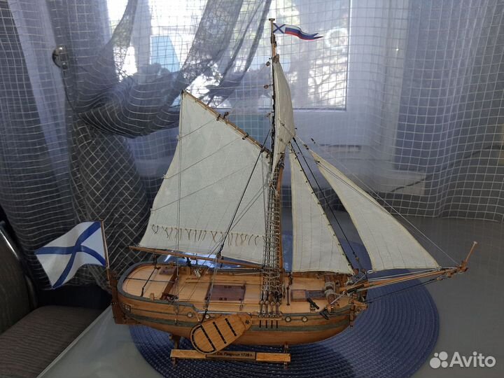 Модель деревянного парусника