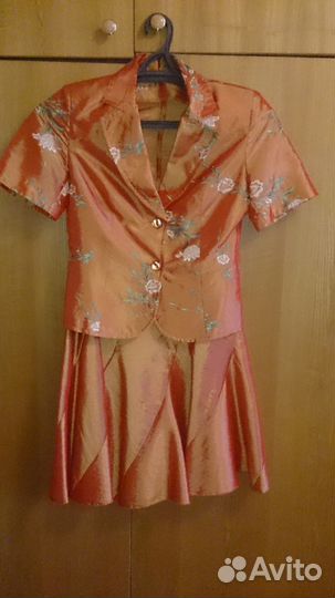 Продаю костюм