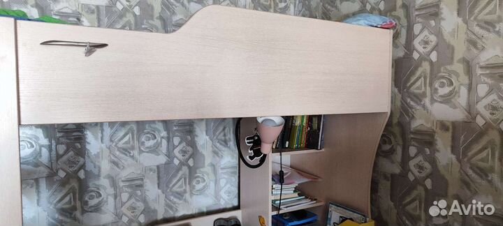 Детская кровать чердак со столом б/у