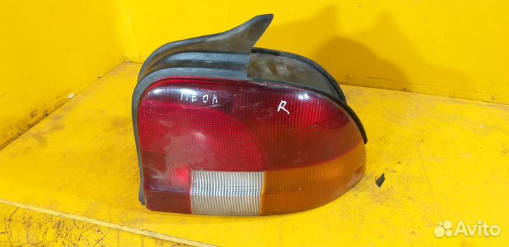 Фонарь задний правый для Dodge Neon