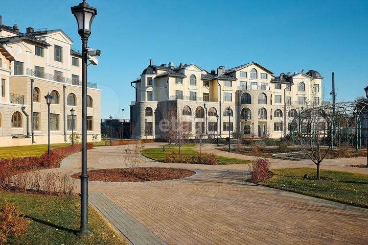 2-к. квартира, 83,2 м², 1/4 эт.