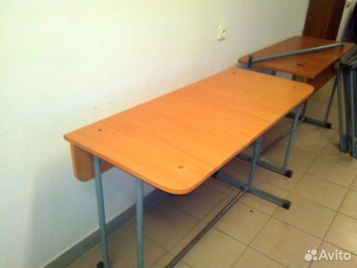 Школьная парта и стул