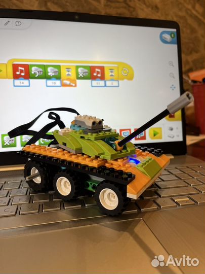 Сборник инструкций WeDo 2.0, около 700шт