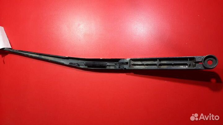 Поводок стеклоочистителя передний левый Subaru