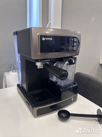 Кофеварка рожкового типа Vitek VT-1514 BK