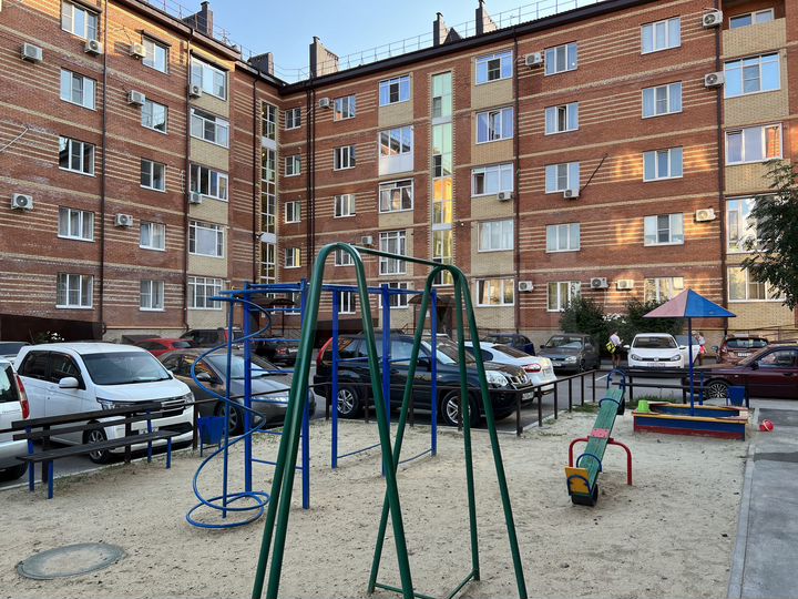 2-к. квартира, 58 м², 2/5 эт.