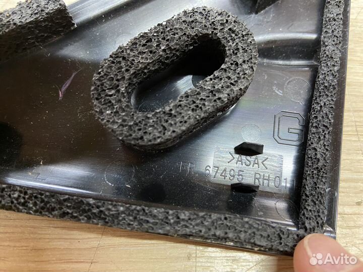 Накладка на дверь передняя правая Toyota Camry 75