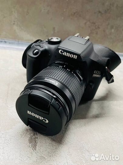 Зеркальный фотоаппарат Canon EOS 2000d