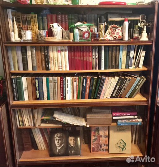 Книжный шкаф