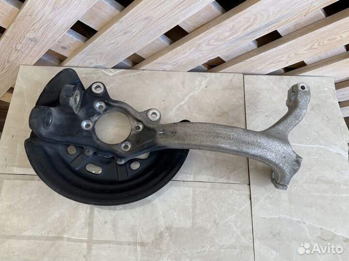 Поворотный кулак передний правый Audi A8 D3